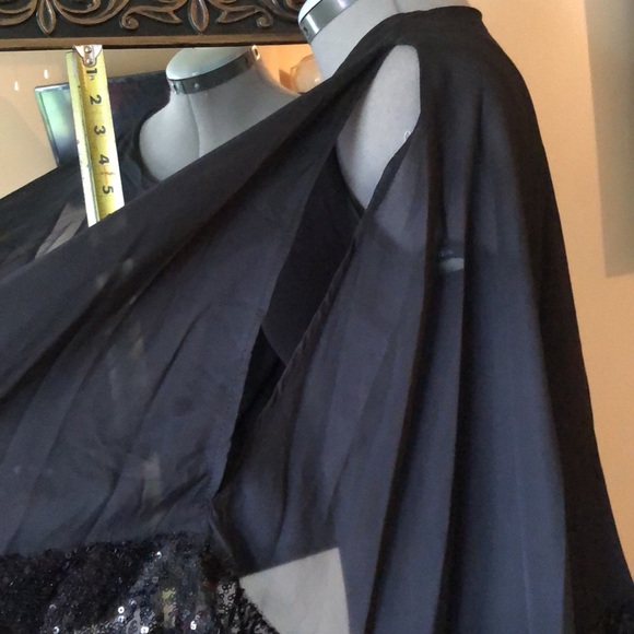 Black dress - Picture 3 of 4